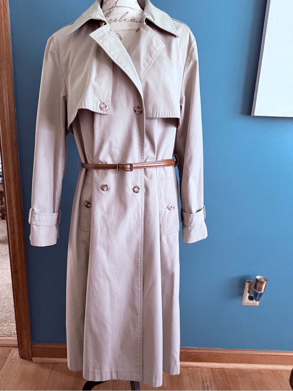 Vintage, Classic Beige Women's Trench Coat circa 1980s